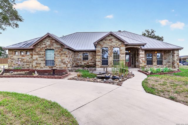 144 Abrego Lake, Floresville, TX 78114