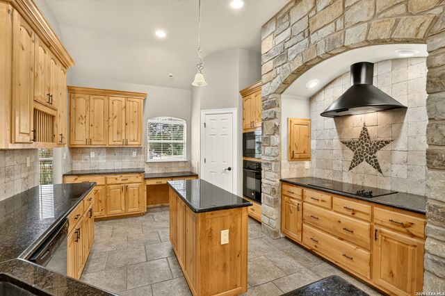144 Abrego Lake, Floresville, TX 78114