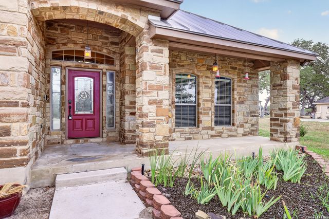 144 Abrego Lake, Floresville, TX 78114