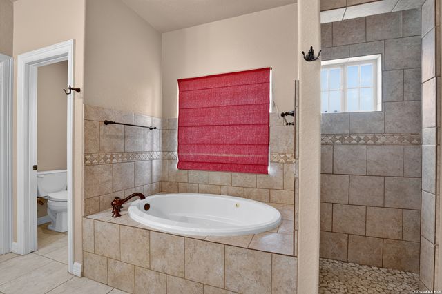 144 Abrego Lake, Floresville, TX 78114