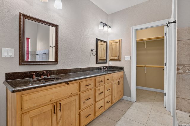 144 Abrego Lake, Floresville, TX 78114