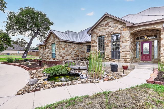 144 Abrego Lake, Floresville, TX 78114
