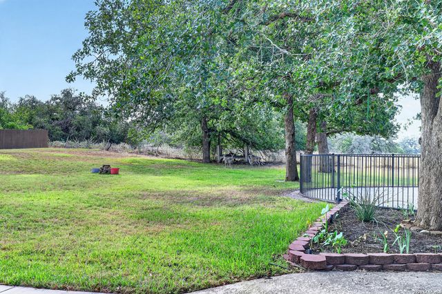 144 Abrego Lake, Floresville, TX 78114