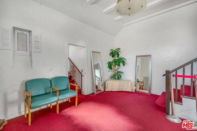 7623 8th Avenue, Los Angeles, CA 90043