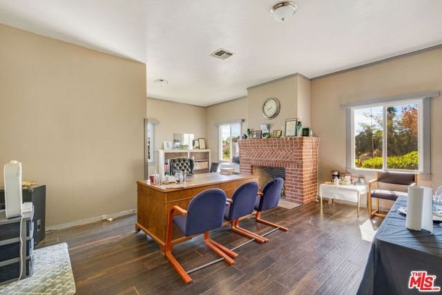 7623 8th Avenue, Los Angeles, CA 90043