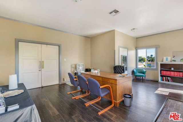 7623 8th Avenue, Los Angeles, CA 90043