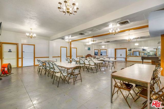 7623 8th Avenue, Los Angeles, CA 90043