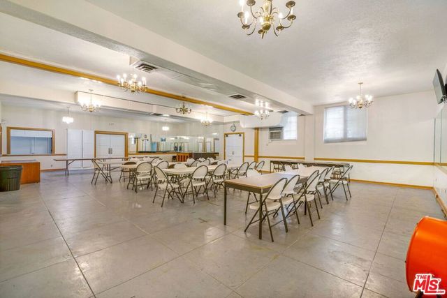 7623 8th Avenue, Los Angeles, CA 90043