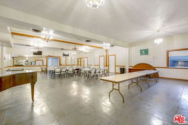 7623 8th Avenue, Los Angeles, CA 90043