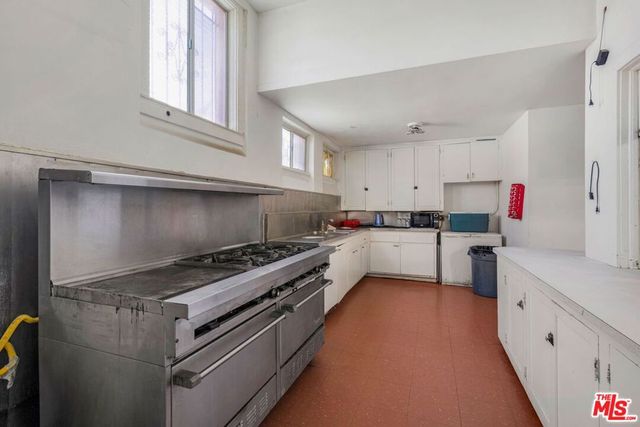 7623 8th Avenue, Los Angeles, CA 90043