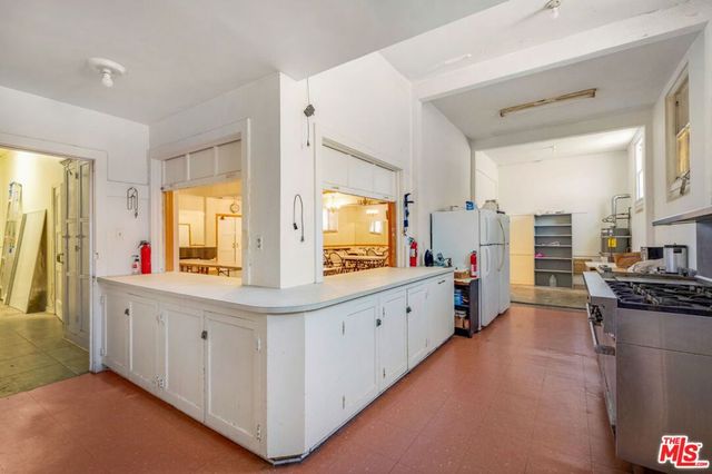 7623 8th Avenue, Los Angeles, CA 90043