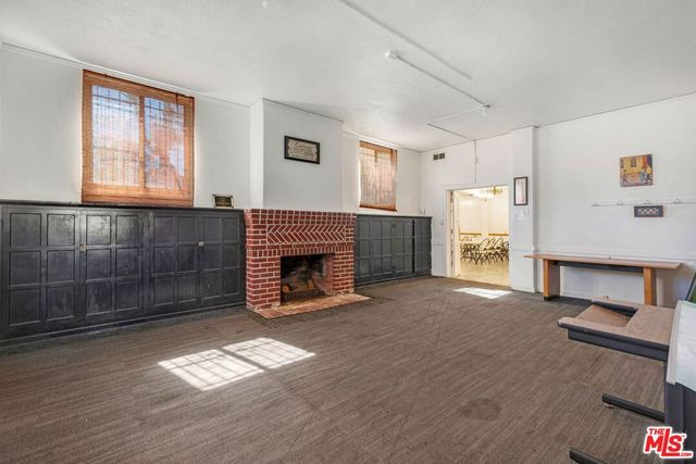 7623 8th Avenue, Los Angeles, CA 90043