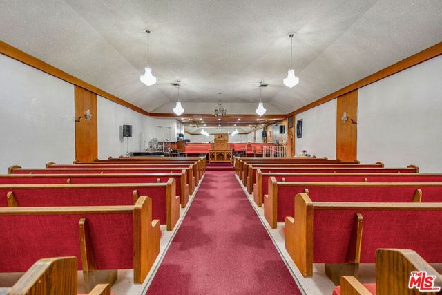 7623 8th Avenue, Los Angeles, CA 90043