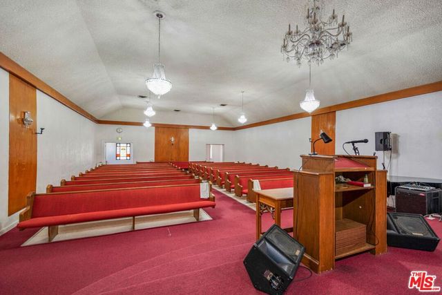 7623 8th Avenue, Los Angeles, CA 90043