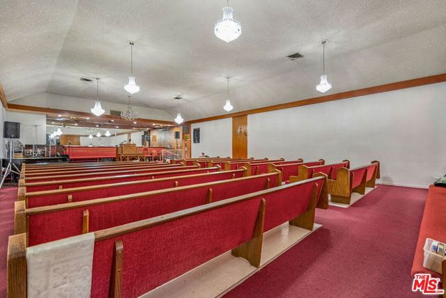 7623 8th Avenue, Los Angeles, CA 90043