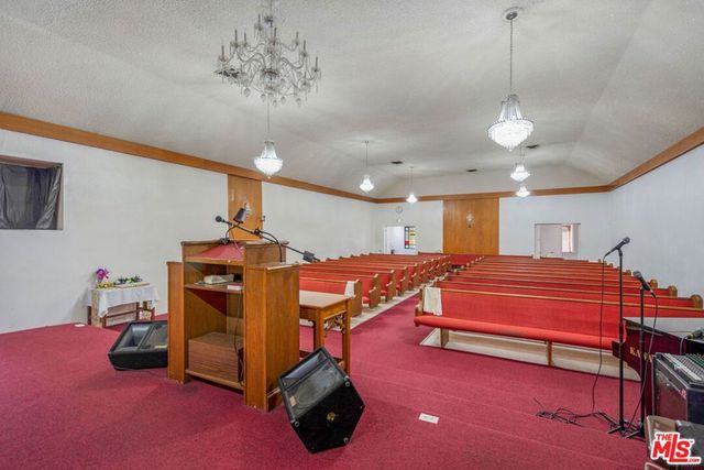 7623 8th Avenue, Los Angeles, CA 90043