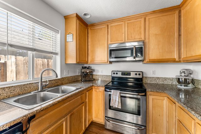 333 SW Bayou Place, Grants Pass, OR 97526