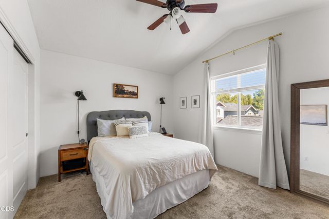 333 SW Bayou Place, Grants Pass, OR 97526