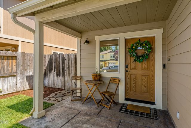 333 SW Bayou Place, Grants Pass, OR 97526