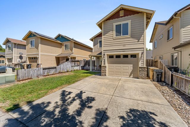 333 SW Bayou Place, Grants Pass, OR 97526