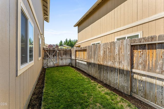333 SW Bayou Place, Grants Pass, OR 97526