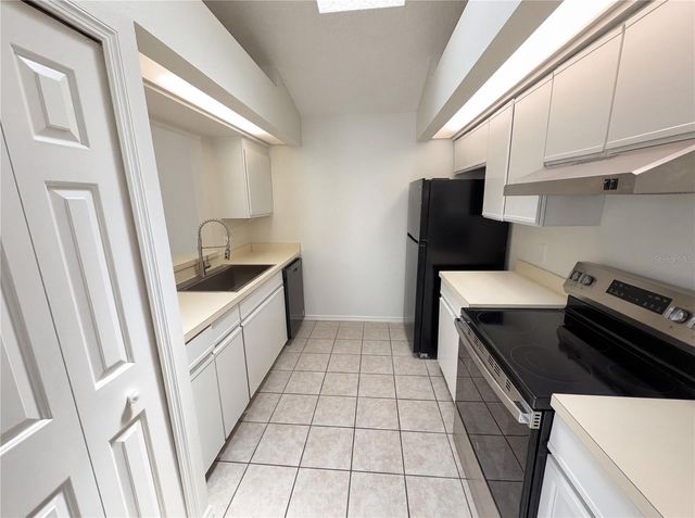 2000 PLAINFIELD DRIVE, Orlando, FL 32812