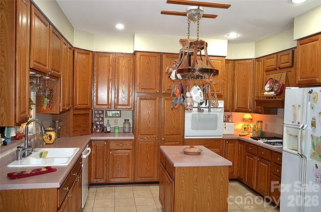 4721 Kuykendall Road, Charlotte, NC 28270