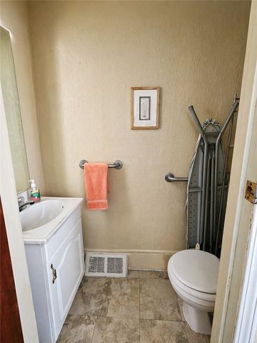 1808 3rd Ave, Beaver Falls, PA 15010