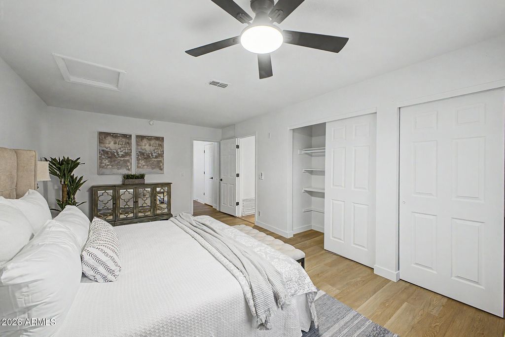 Image 14 of property listing at 4021 E AMBERWOOD Drive, Phoenix, AZ 85048