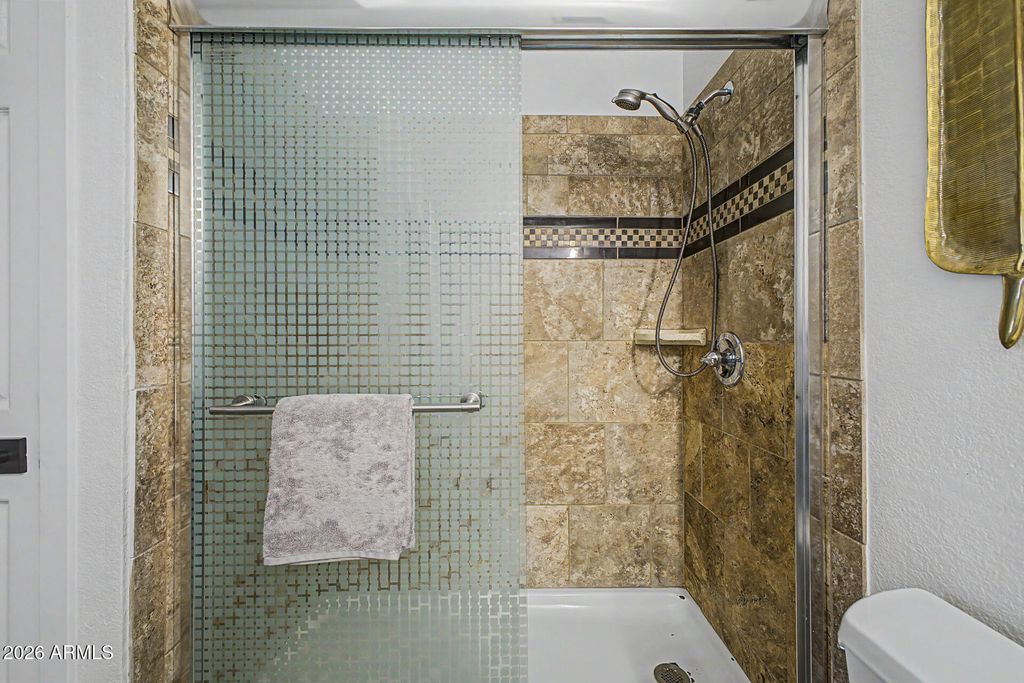 Image 17 of property listing at 4021 E AMBERWOOD Drive, Phoenix, AZ 85048