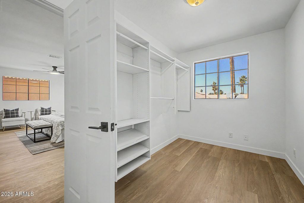 Image 18 of property listing at 4021 E AMBERWOOD Drive, Phoenix, AZ 85048