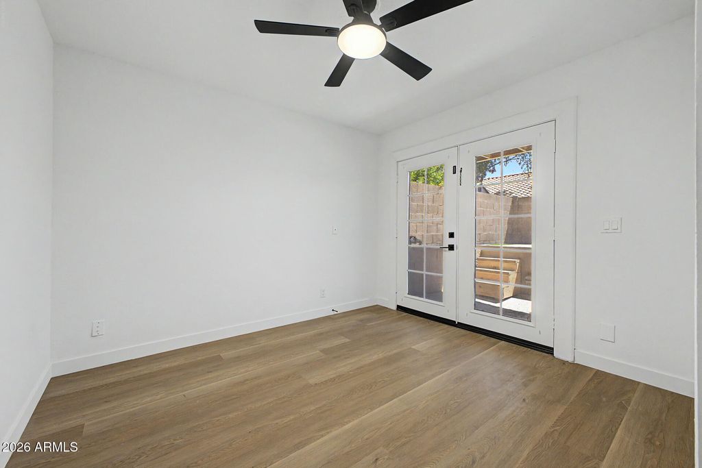 Image 19 of property listing at 4021 E AMBERWOOD Drive, Phoenix, AZ 85048