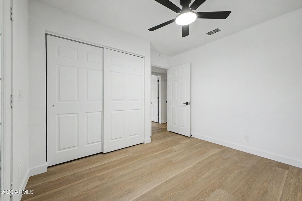 Image 20 of property listing at 4021 E AMBERWOOD Drive, Phoenix, AZ 85048