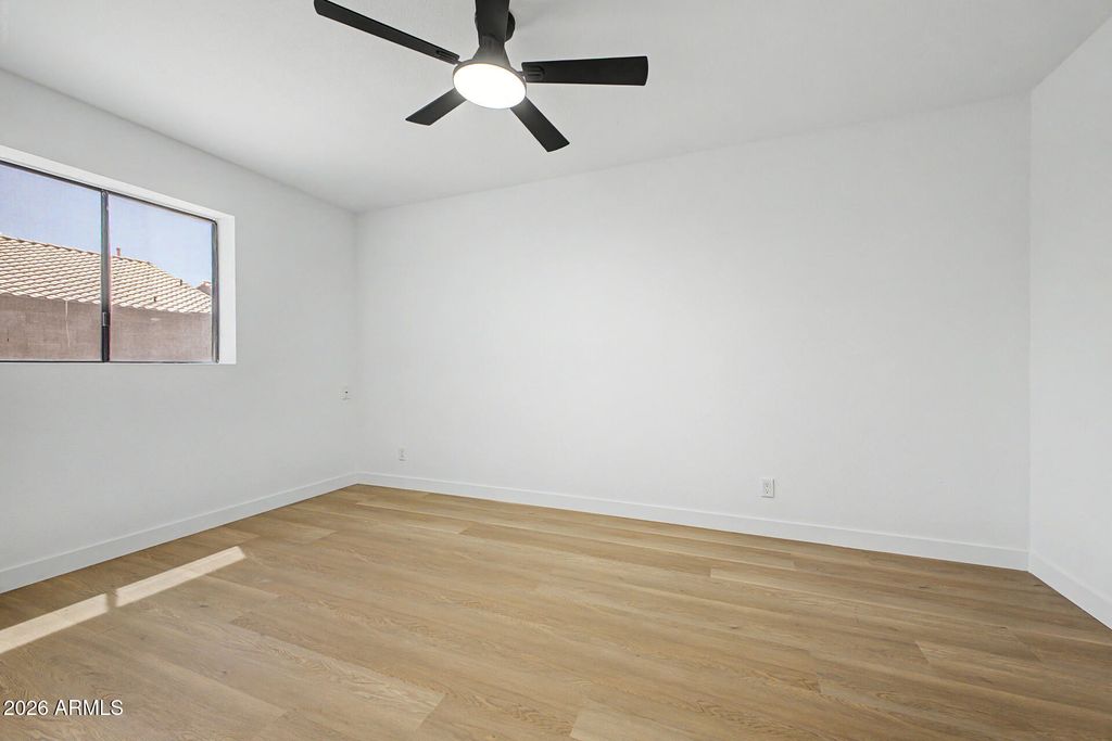 Image 22 of property listing at 4021 E AMBERWOOD Drive, Phoenix, AZ 85048