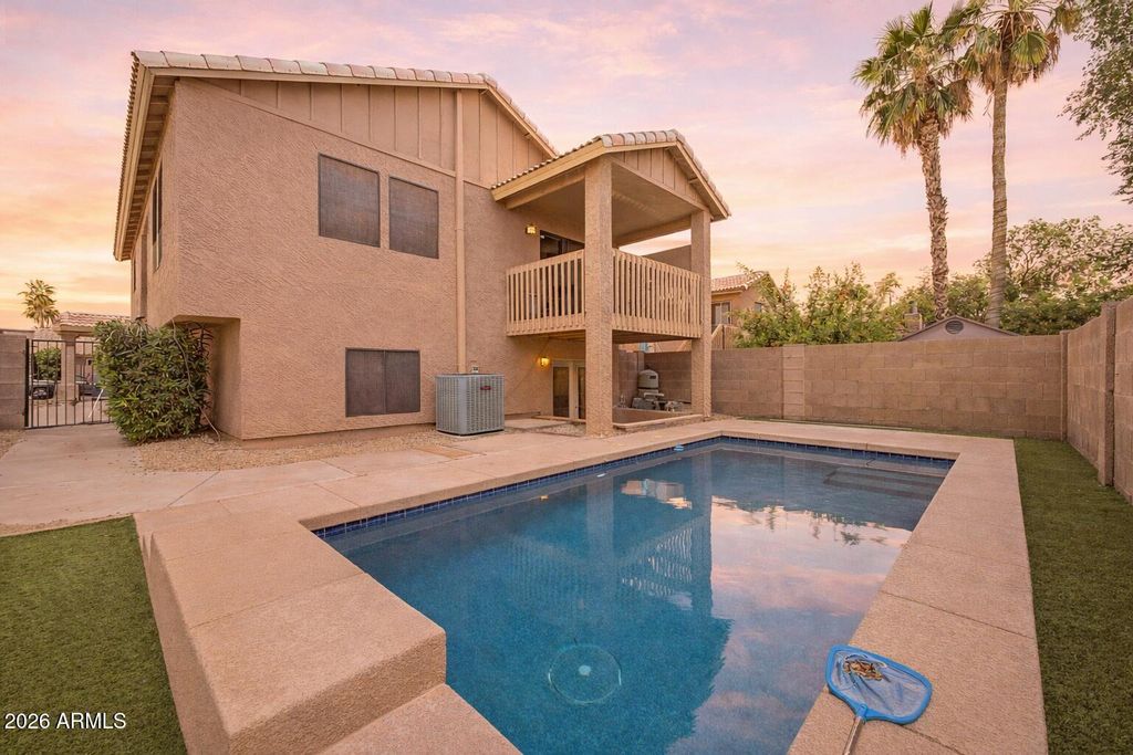 Image 3 of property listing at 4021 E AMBERWOOD Drive, Phoenix, AZ 85048