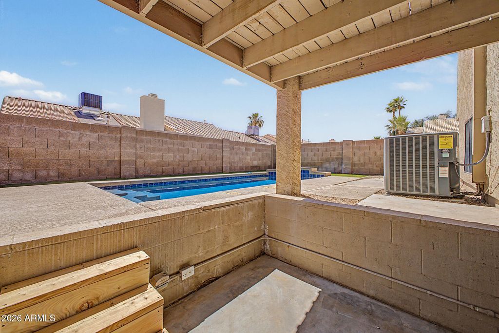 Image 30 of property listing at 4021 E AMBERWOOD Drive, Phoenix, AZ 85048