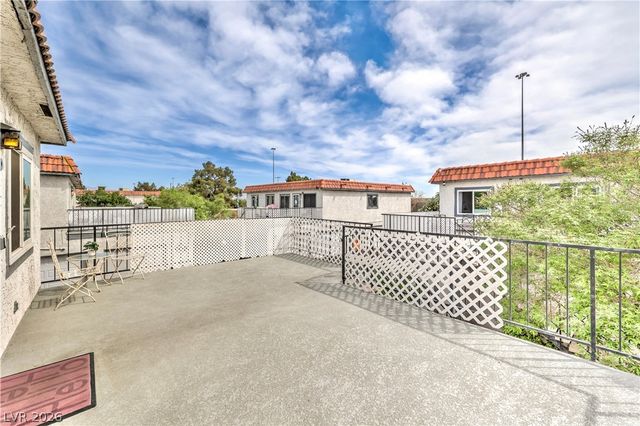 1101 Willow Tree Drive D, Las Vegas, NV 89128