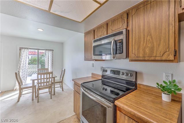 1101 Willow Tree Drive D, Las Vegas, NV 89128