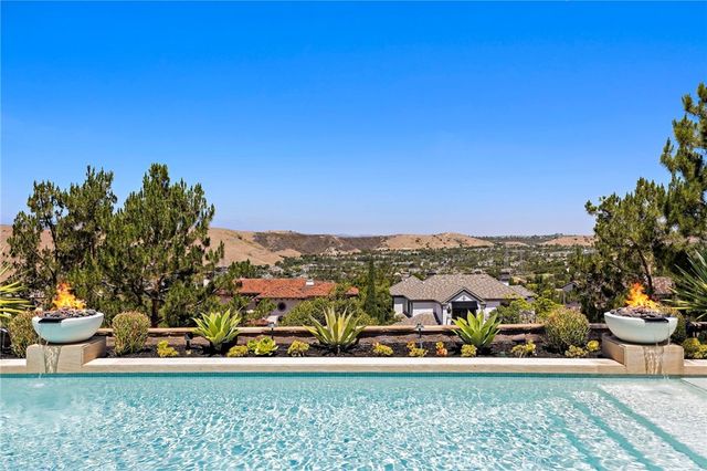 9 Broken Arrow, Ladera Ranch, CA 92694