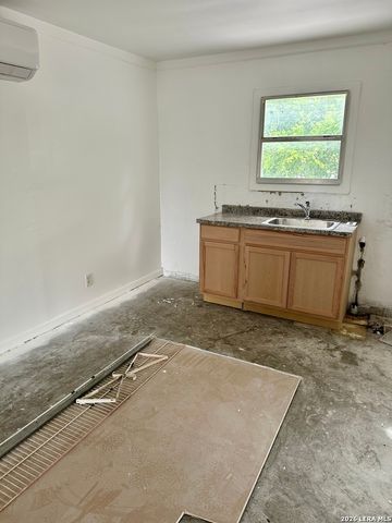 3016 S PRESA ST, San Antonio, TX 78210
