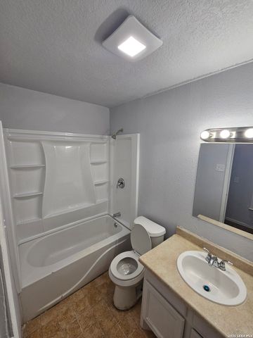 8635 PAINTED TEEPEE ST, San Antonio, TX 78242