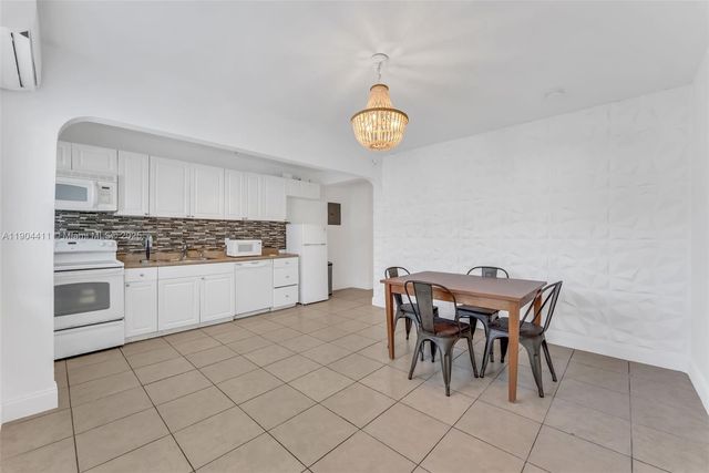 1639 Hayes St, Hollywood, FL 33020