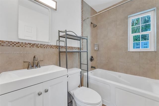 1639 Hayes St, Hollywood, FL 33020