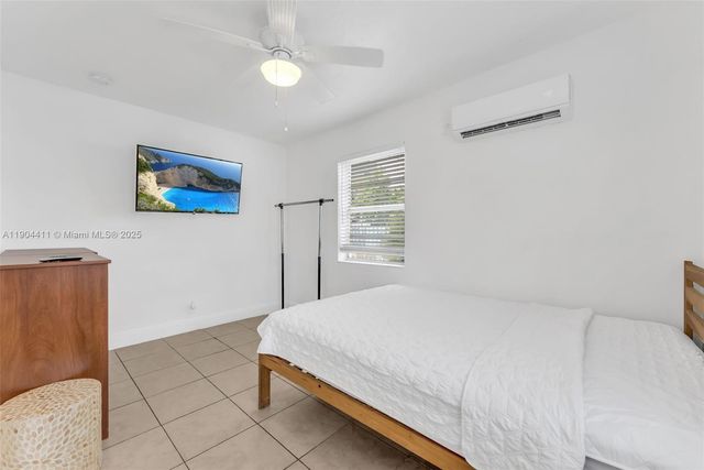 1639 Hayes St, Hollywood, FL 33020