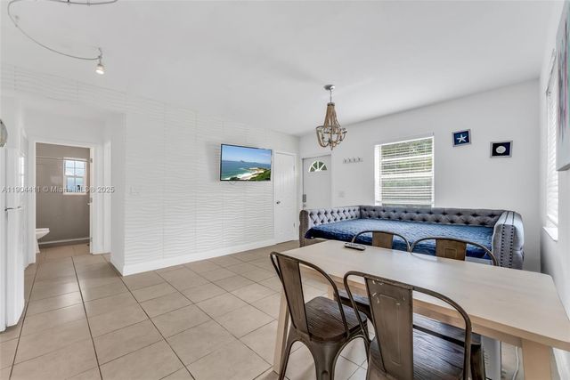 1639 Hayes St, Hollywood, FL 33020