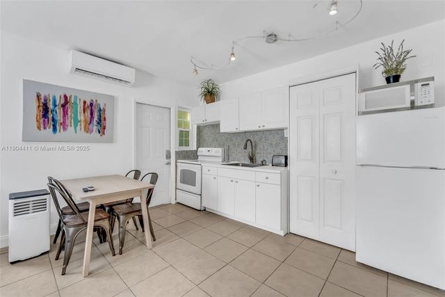 1639 Hayes St, Hollywood, FL 33020