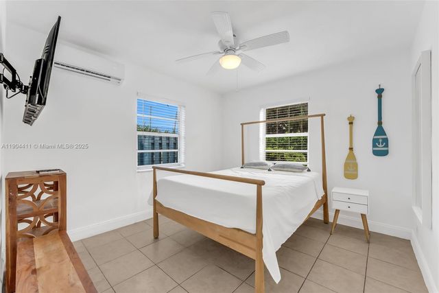 1639 Hayes St, Hollywood, FL 33020