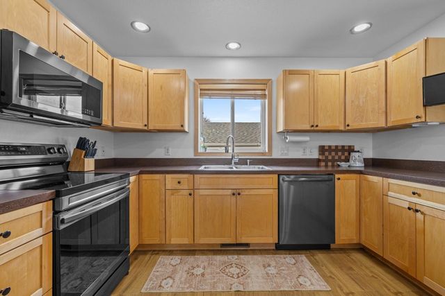 1624 1st St SE, Minot, ND 58701