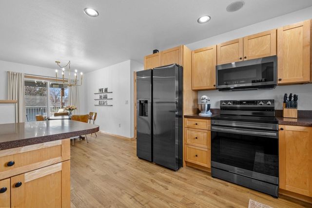 1624 1st St SE, Minot, ND 58701