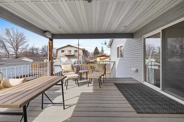 1624 1st St SE, Minot, ND 58701